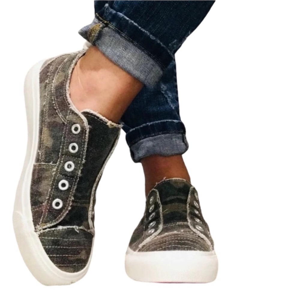 Corkys Babalu Size 7 Camo Sneakers